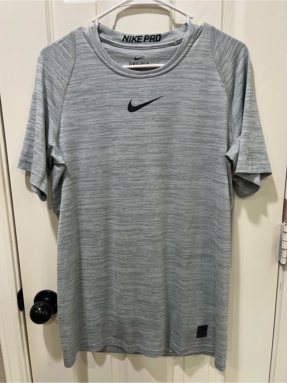 Nike Pro Men's Light Gray Dri-FIT Short Sleeve Shirt Fitted Medium
